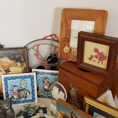 LOT 209L: Cat Lovers Lot-So Many Goodies!