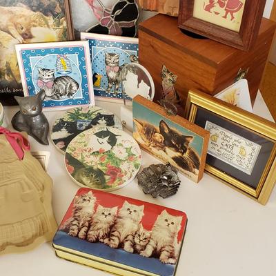 LOT 209L: Cat Lovers Lot-So Many Goodies!