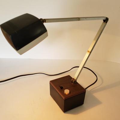 LOT 212L: MCM Executive Hi-Intensity Lamp, Zenith Aristocrat Clock Radio & VoxClock Talking Clock