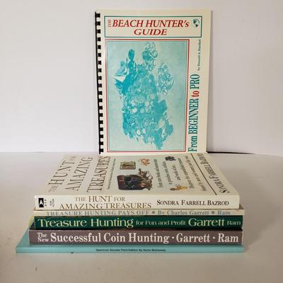 LOT 216L: Vintage Selsi Metal Detector with Treasure Hunting Books