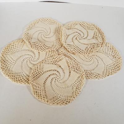 LOT 218L: Antique Quaker Lace Dinner Cloth Tablecloth in Original Box & Doilies