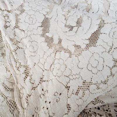 LOT 218L: Antique Quaker Lace Dinner Cloth Tablecloth in Original Box & Doilies