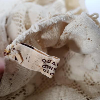 LOT 218L: Antique Quaker Lace Dinner Cloth Tablecloth in Original Box & Doilies