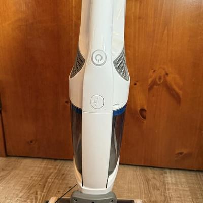 LOT 224K: Kenmore Stratus 24V Slim Cordless Vacuum & Hoover Evolve Pet Cordless Vacuum w/ Tag