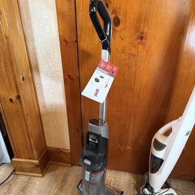 LOT 224K: Kenmore Stratus 24V Slim Cordless Vacuum & Hoover Evolve Pet Cordless Vacuum w/ Tag