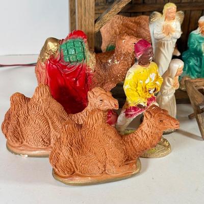LOT 231X: Vintage Wooden Creche w/ Nativity Figure Set incl 3 Angels