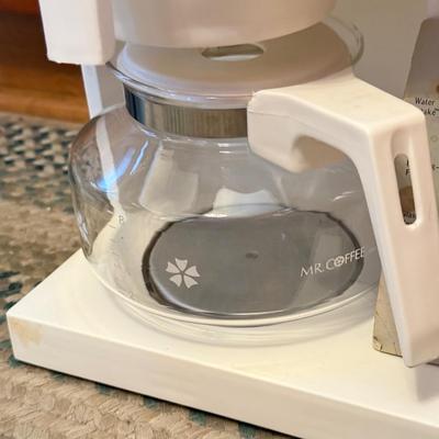LOT 232K: Vintage Mr Coffee II Coffee Maker w/ Various Mugs