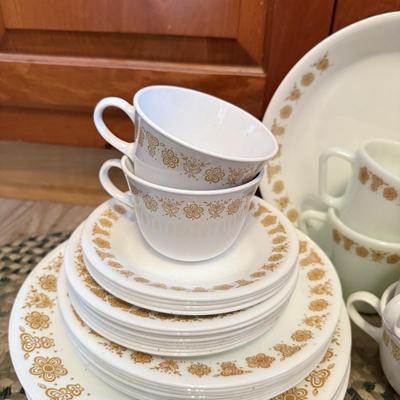 LOT 233K: Vintage Corelle Livingware w/ Matching Pyrex Milk Glass Mugs