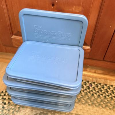 LOT 234K: Pyrex Glass Dishes w/ Storage Lids, Anchor Hocking Baking Dish & More
