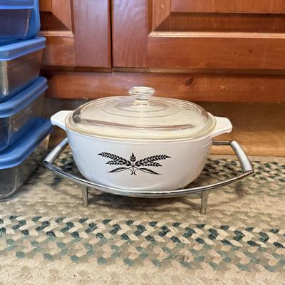LOT 234K: Pyrex Glass Dishes w/ Storage Lids, Anchor Hocking Baking Dish & More