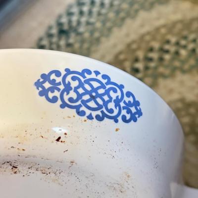 LOT 234K: Pyrex Glass Dishes w/ Storage Lids, Anchor Hocking Baking Dish & More
