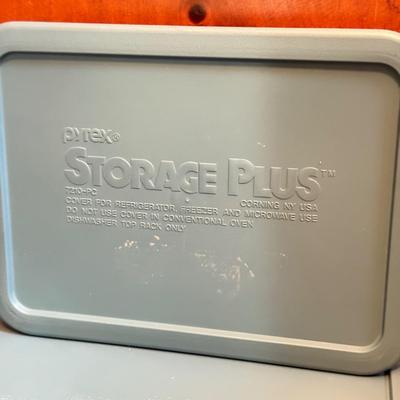 LOT 234K: Pyrex Glass Dishes w/ Storage Lids, Anchor Hocking Baking Dish & More