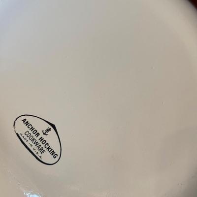 LOT 234K: Pyrex Glass Dishes w/ Storage Lids, Anchor Hocking Baking Dish & More