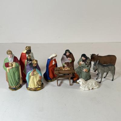 LOT 236X: Vintage Nativity Figures
