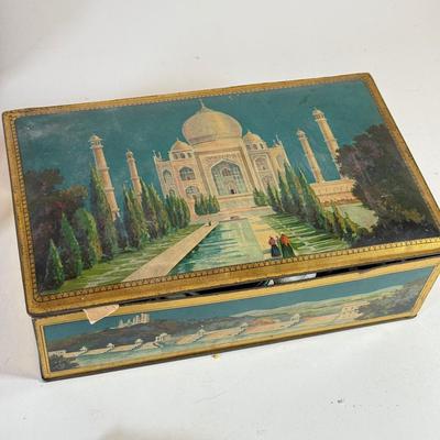 LOT 237L: Collection of Vintage Buttons in Vintage Tins