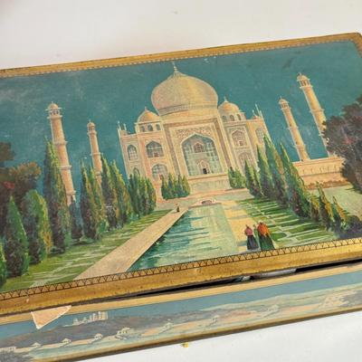 LOT 237L: Collection of Vintage Buttons in Vintage Tins