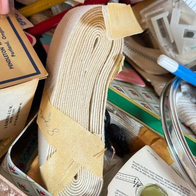 LOT 238X: Sewing Notions & Tools w/ Cute Vintage Craft Box