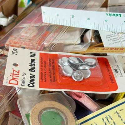 LOT 238X: Sewing Notions & Tools w/ Cute Vintage Craft Box