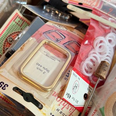 LOT 238X: Sewing Notions & Tools w/ Cute Vintage Craft Box