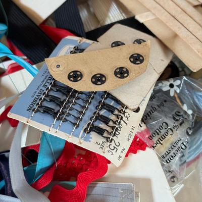 LOT 238X: Sewing Notions & Tools w/ Cute Vintage Craft Box