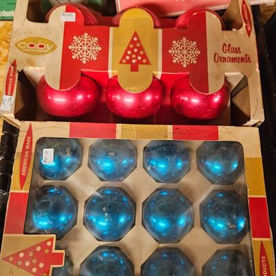 Vintage Lot of 5 Christmas Decorations Including Tray-n-Coasters, Glass Ornaments in Original Boxes and Tree Cake Mold Set