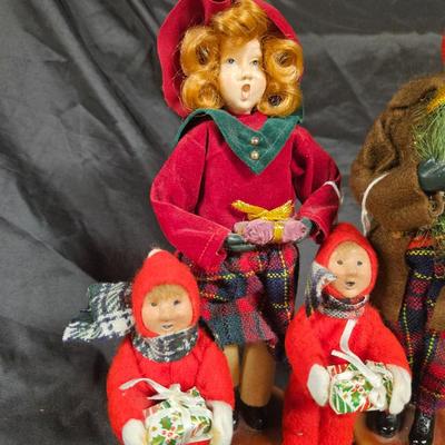 Set of 4 Byers Choice Carolers