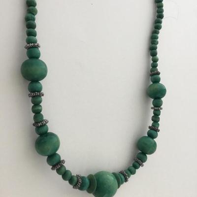 Green beaded fashion necklace