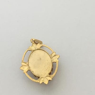 Goldtone unmarked necklace pendant