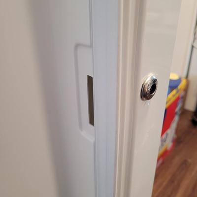 Kenmore Standing/Locking Freezer W/Key (K-EL)