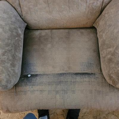 Brown La-Z-Boy Reclining Chair (LR-EL)