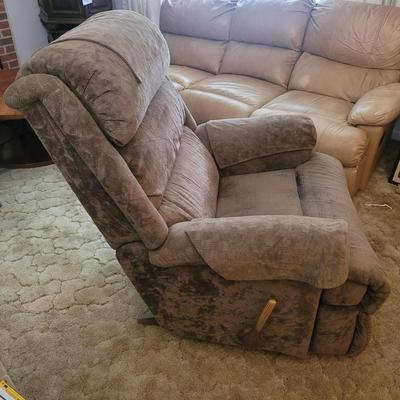 Brown La-Z-Boy Reclining Chair (LR-EL)