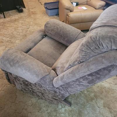 Brown La-Z-Boy Reclining Chair (LR-EL)