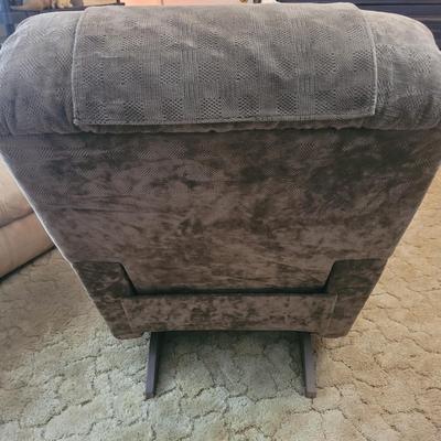 Brown La-Z-Boy Reclining Chair (LR-EL)