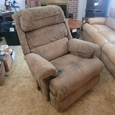 Brown La-Z-Boy Reclining Chair (LR-EL)