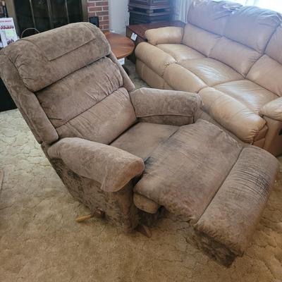 Brown La-Z-Boy Reclining Chair (LR-EL)