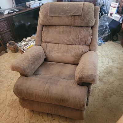 Brown La-Z-Boy Reclining Chair (LR-EL)
