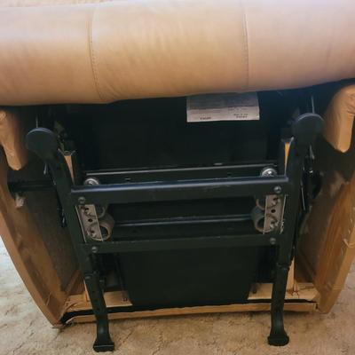 Lane Furniture Leather Recliner (LR-EL)