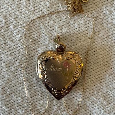 14 K heart chain broken 3 g total weight