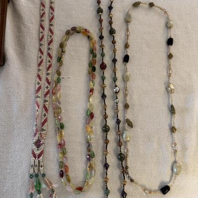 Beaded jewelry four pieces