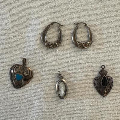 8.6 g of sterling silver pieces
