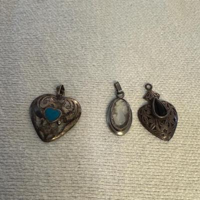 8.6 g of sterling silver pieces