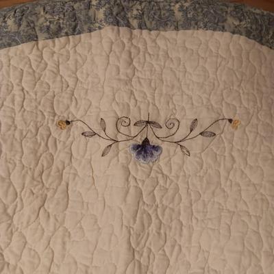Queen size quilted bedspread