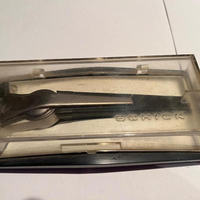 Jewelry / Vintage Razors Collectibles Lot