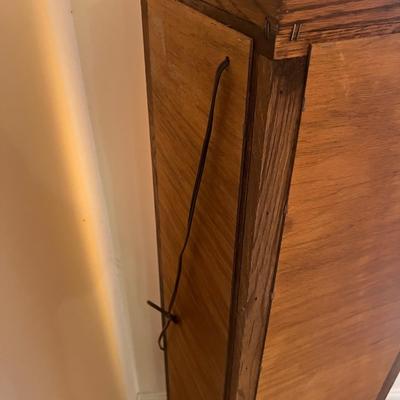 Lighted Curio Cabinet (DR-MG)
