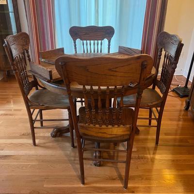 Claw Foot Pedestal Table & Four Chairs (DR-MG)