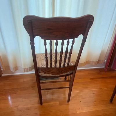 Claw Foot Pedestal Table & Four Chairs (DR-MG)