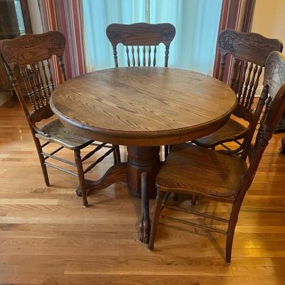 Claw Foot Pedestal Table & Four Chairs (DR-MG)