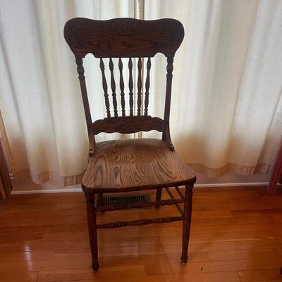Claw Foot Pedestal Table & Four Chairs (DR-MG)