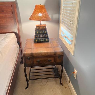 Universal Furniture Suitcase End Table & Table Lamp (P-MG)