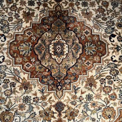 Tan & Brown Circular Area Rug 8’ 10”D (P-MG)